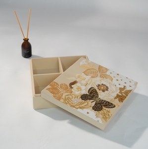 Boîte en laque élégante faite à la main, boîte de rangement en bois divisée pour bijoux et accessoires, finition haute brillance de qualité supérieure, idée cadeau - Product Image 1