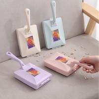 Grande Brosse de Nettoyage Ménager en Plastique avec Long Manche pour Tapis, Lit, Canapé, Dépoussiérage et Collecteur de Poussière Adhésif