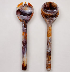Ensemble de service à salade en résine marbrée marron ambre, cuillère et fourchette faites à la main, vaisselle texturée, ustensiles de table, décoration de cuisine et de salle à manger - Product Image 2