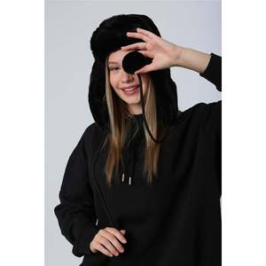 Gorro de Felpa Negro para Mujer con Pompón y Orejeras de Peluche Bere1103 - Negro - Product Image 5