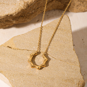 Nouvelle arrivée Collier pendentif cœur en acier inoxydable 18 carats plaqué or Bijoux tendance à la mode pour diamant <span class=keywords><strong>perle</strong></span> <span class=keywords><strong>d</strong></span>'émeraude - Product Image 2