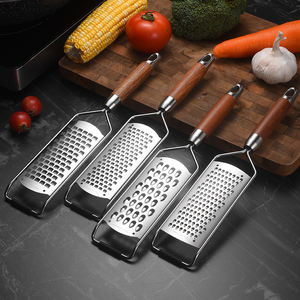 Gadget de cuisine multifonctionnel en métal 304 avec poignée en bois rouge, râpe à légumes, fromage, zeste de citron, chocolat avec couvercle de sécurité - Product Image 3