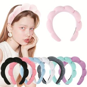 Diadema de esponja con diseño de nube esponjosa y trenzado, de perfil alto y ancho, suave, para maquillaje, yoga, lavado facial y cuidado de la piel, ideal como regalo - Product Image 1
