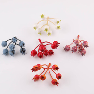 Bayas Navideñas Artificiales de Resina Plástica, Accesorios para Joyería DIY, Decoración para Coronas y Tocados, Pequeños Suministros para Manualidades - Product Image 1