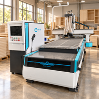 Routeur CNC à changement d'outil automatique 3 axes, broche de refroidissement par air 9 kW, table à vide 1300x2800 mm pour machine de fabrication de portes en bois