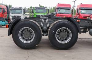 Camion tracteur HOWO-7 6X4 500HP Diesel <span class=keywords><strong>Euro</strong></span> <span class=keywords><strong>2</strong></span> d'occasion avec cabine à toit plat, climatisation et caméra arrière pour le transport d'engins - Product Image 6