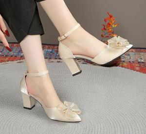Nouvelles sandales de mariée à talons hauts, à bout pointu, à bride droite ajourée, avec nœud en strass, confortables pour les pieds - Product Image 6