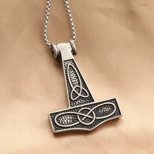 Yunnique – collier avec pendentif marteau Thor en acier inoxydable pour hommes, style rétro Punk, design géométrique - Product Image 2