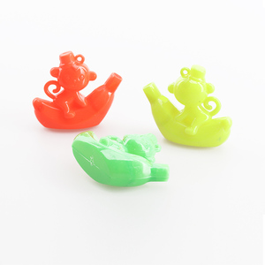 Venta al por mayor Popular de dibujos animados <span class=keywords><strong>mono</strong></span> silbato juguetes de plástico para Cápsula de 45mm - Product Image 4