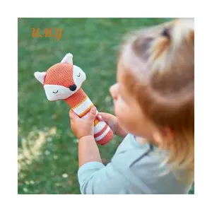 Sonaglio neonato massaggiagengive personalizzato lavorato a maglia bambino maglia dentizione giocattolo animali morbidi sonagli per bambini giocattoli