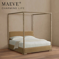Lit double moderne de luxe avec cadre massif, lit plateforme à baldaquin Darien de designer, ensemble de meubles pour chambre principale, pièce de mobilier pour hôtel et villa