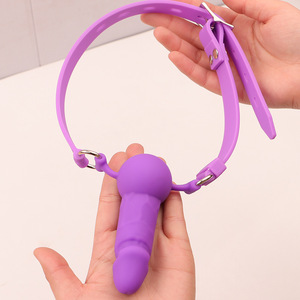 Dildo bouche-bloquant en silicone rose pour jeux de rôle avec anneau de fixation - Product Image 2