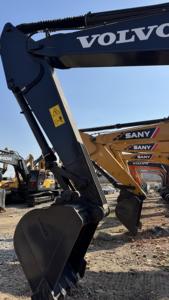 Excavatrice Volvo EC210 d'occasion, d'origine coréenne, 21 tonnes, de taille moyenne, en liquidation, faible nombre d'heures de fonctionnement - Product Image 4