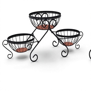 Présentoir à fruits à 3 niveaux en fil métallique noir avec bases en bois, vente en gros directe usine OEM ODM, rangement robuste en treillis métallique - Product Image 1
