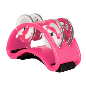 Pied-tapotant sur la boîte à tambour de cymbale et la guitare chantant des chansons folkloriques avec des tambours à main africains - Product Image 6