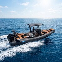 Bateau semi-rigide gonflable Hedia 7,6 m (25 pieds) en aluminium robuste à coque en V profond, avec moteur hors-bord de 300 CV, pour la pêche et les excursions.
