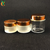 Pot en verre de crème plate de 20ml 50ml 100ml avec couvercle en or et argent et couvercle hermétique pour crème de soin de la peau contenant une bouteille cosmétique blanche transparente