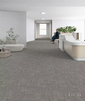 Dalles de moquette modulaires ignifuges 100% polypropylène 50x50 pour projets scolaires, bureaux et hôpitaux