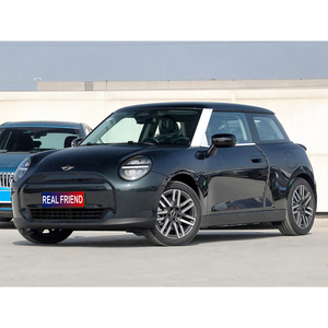 MINI Cooper E Classic, <span class=keywords><strong>voiture</strong></span> électrique compacte : charge rapide en 0,5 h, batterie lithium-ion de 51,5 kWh, 466 km, espace de coffre extensible de 210 à 800 L - Product Image 1