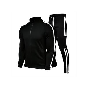 Ensemble streetwear oversize pour homme, comprenant un sweat à capuche à épaules tombantes et un pantalon de jogging ample, pour une mode urbaine audacieuse et une culture jeune. - Product Image 1