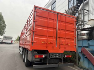 SINOTRUK HOWO 10 Wheeler 6x4 Valla <span class=keywords><strong>Camiones</strong></span> <span class=keywords><strong>de</strong></span> carga Valla <span class=keywords><strong>de</strong></span> ganado Camión para la venta - Product Image 4
