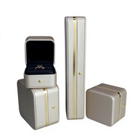 Boîte à bijoux de luxe en cuir PU avec doublure en velours, boîte cadeau pour bagues, boucles d'oreilles, colliers, vente en gros directe d'usine, logo personnalisé