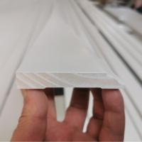 Plinthe en bois écologique blanc apprêté sur mesure pour appartements, hôtels et hôpitaux – Design moderne