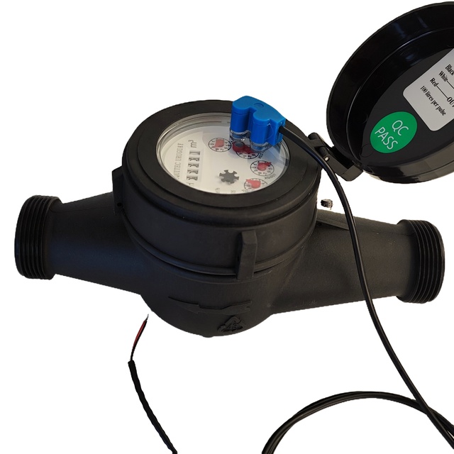 DN32 mm Digital Water Meter 11/4 Inch Black PVC Material IP68 Protection Class 1 Pulse Output 1L/10L/100L Capacity