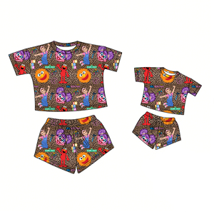 Set Coordinati Estivi Personalizzati con Stampa Leopardata per Mamma e Figlia, Camicia Oversize a Maniche Corte e Pantaloncini, Comodo Completo Loungewear - Product Image 1