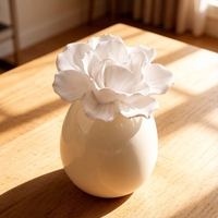 Diffuseur de parfum d'ambiance artisanal en céramique 150 ml avec fleur en porcelaine pour huiles essentielles et bâtonnets