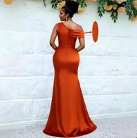 Robe de soirée sirène asymétrique en satin longue sans manches grande taille élégante pour femme style européen pour banquet
