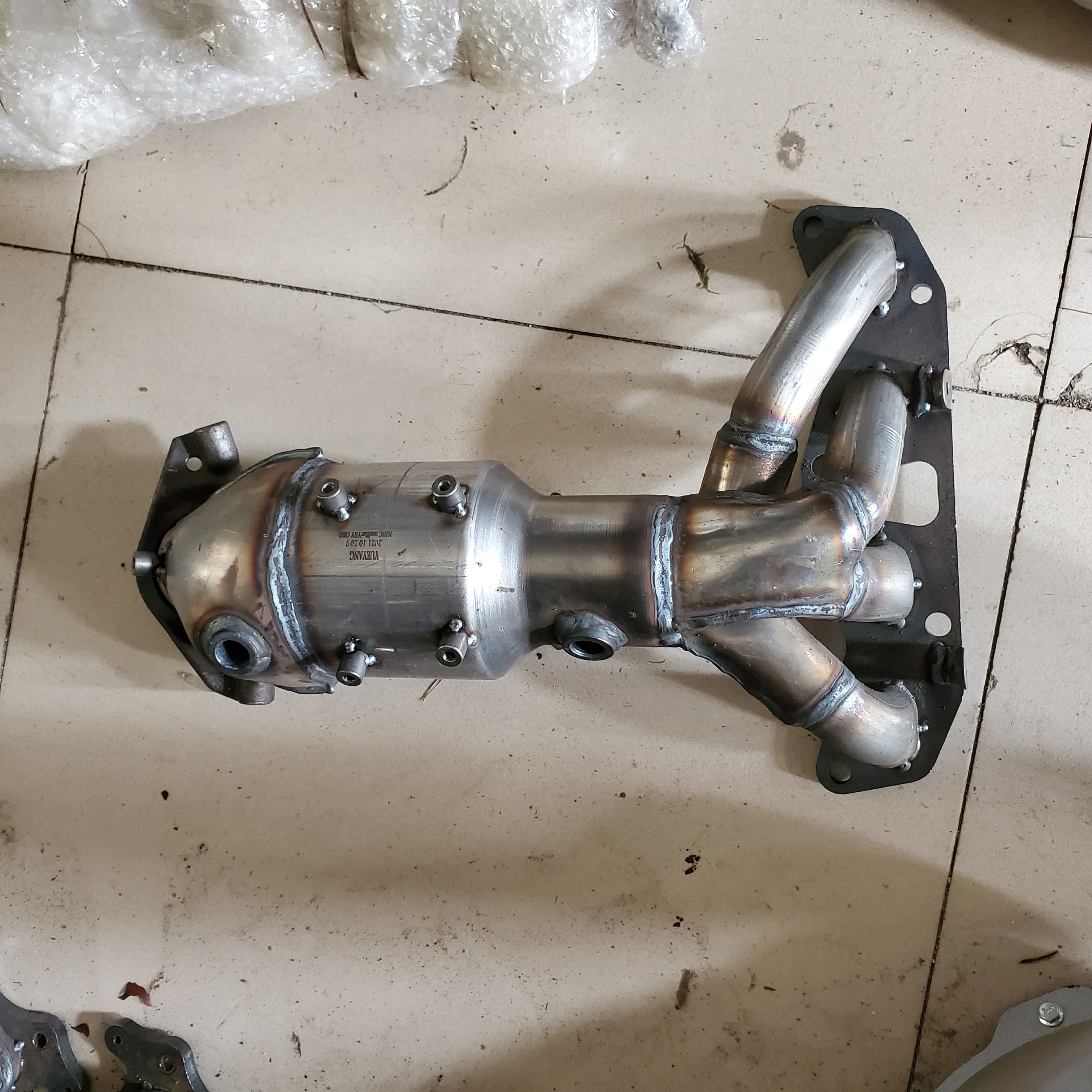 日産キックスエンジン用自動車排気触媒マニフォールドEuro4触媒