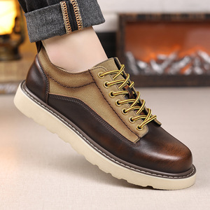 รองเท้าทำงานสไตล์เรโทรสำหรับผู้ชาย หนังสีน้ำตาล กันลื่น พื้นหนา รองเท้าลำลองกลางแจ้ง ส้นเตี้ย รองเท้าบูทสำหรับล่าสัตว์ - Product Image 3