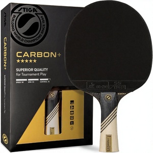 Raquette <span class=keywords><strong>de</strong></span> <span class=keywords><strong>ping</strong></span>-<span class=keywords><strong>pong</strong></span> <span class=keywords><strong>STIGA</strong></span> Carbon 7 plis, lame en fibre <span class=keywords><strong>de</strong></span> carbone extra légère, éponge premium <span class=keywords><strong>de</strong></span> 2 mm, poignée concave Pro, picots, pour tournoi - Product Image 1