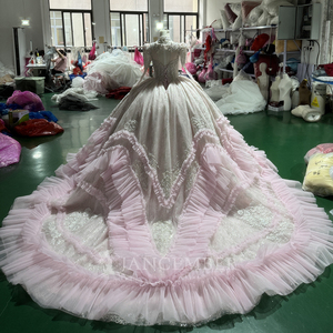 Vestidos de Quinceañera XS212 Princesa Rosa con Volantes y Manga Larga para Chicas Dulces de 16 Años - Product Image 3