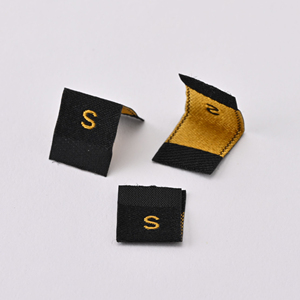 Etiqueta de tamaño para ropa <span class=keywords><strong>S</strong></span>/M/L, rectángulo bordado de lámina reflectante dorada con pliegue central de respaldo sin sombras para un uso conveniente en la bolsa - Product Image 5