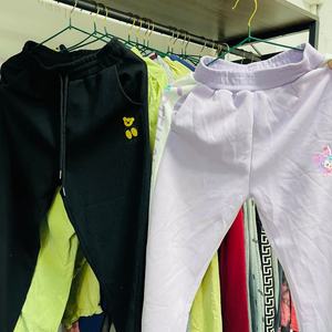 กางเกงวิ่งออกกำลังกายสีพื้น ยืดได้ เหมาะสำหรับเต้น ออกกำลังกาย สไตล์สปอร์ต ขายส่งจำนวนมาก เสื้อผ้า<span class=keywords><strong>มือ</strong></span><span class=keywords><strong>สอง</strong></span>แบบมัดรวม โรงงานแจ็ควิน ตงกวน EXP - Product Image 3