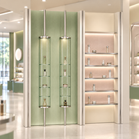 Vitrine de présentation de maquillage de luxe avec comptoirs d'îlot incurvés et armoires murales pour l'aménagement intérieur personnalisé d'un magasin de cosmétiques