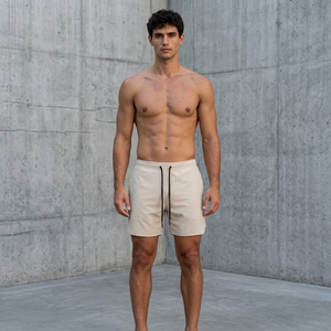 กางเกงกีฬาขาสั้นผู้ชายกระเป๋าใหญ่ แห้งเร็ว ระบายเหงื่อได้ดี สวมใส่สบาย เหมาะสำหรับวิ่ง ฟิตเนส ออกกำลังกาย พร้อมลายปักและลายพิมพ์ - Product Image 1