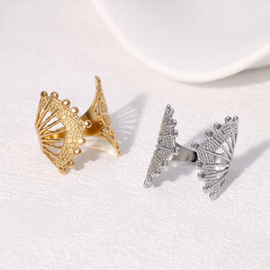 Bague de mode pour femme, bijoux fins en acier inoxydable plaqué or, bague de fiançailles ajourée - Product Image 1