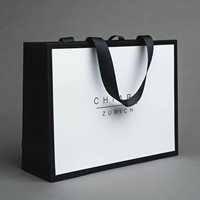 Sac en papier noir mat avec logo en feuille personnalisée laminée de luxe Sac en papier moderne en or rose de qualité supérieure avec poignée 380 400 g/m²