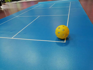 Terrain de pickleball portable de haute qualité, directement de l'usine, intérieur/extérieur, sol en plastique enroulable - Product Image 2