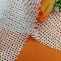 Tissu en maille hexagonale à gros trous 100 % polyester blanc 70 g/m² 2 mm pour sacs à linge et sacs de rangement