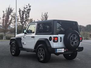<span class=keywords><strong>Jeep</strong></span> <span class=keywords><strong>Wrangler</strong></span> 2021 2.0T Edición <span class=keywords><strong>Sahara</strong></span>, Volante a la Izquierda, SUV Automático, Asientos Oscuros - Product Image 2