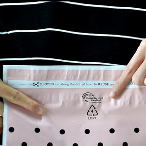 Bolsas de Envío de Plástico Reciclado GRS al por Mayor, con Logotipo Personalizado, Biodegradables, para <span class=keywords><strong>Ropa</strong></span>, con Asa - Product Image 4