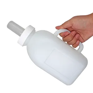 Bottiglia per l'alimentazione del bestiame da 1 litro di alta qualità bottiglia per il latte in plastica per mucche/vitelli con capezzolo in gomma