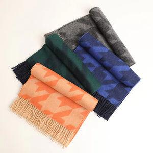 Écharpe en laine à motif pied-de-poule ondulé double face, impression géométrique et pompons, avec service de personnalisation de logo OEM pour cadeaux d'entreprise - Product Image 1
