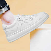Chaussures décontractées en cuir blanc personnalisées 2025 pour hommes et femmes, baskets rehaussantes respirantes, légères et antidérapantes, tailles 37-45