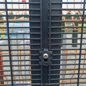 Recinzione di Sicurezza Aeroportuale a Y 358mesh, Barriera Perimetrale ad Alta Sicurezza in Ferro Verniciato a Polvere per Binari Ferroviari - Product Image 3