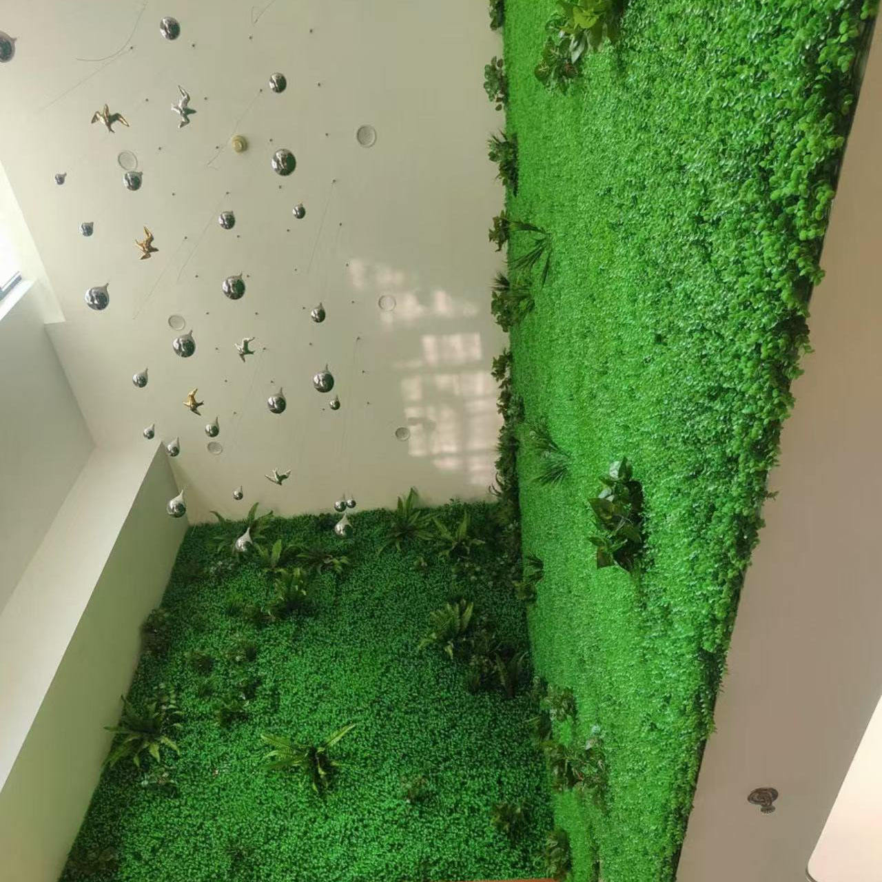 Peluches/carrés d'herbe verte